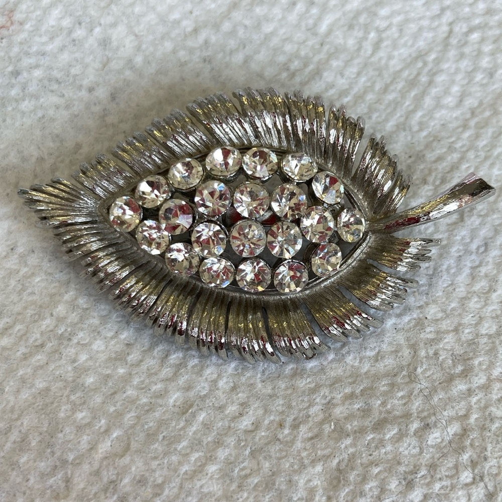 Vintage Elegant  Silver Tone Clear Rhinestones Leaf Brooch